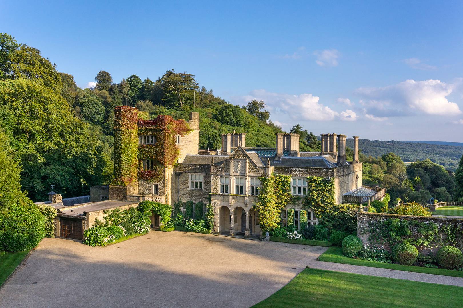 The collection of hostsextraordinaire Tim and Virginia Hoare to be