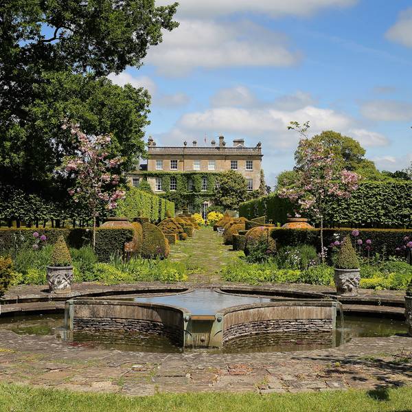 The Secrets Behind The Gardens At Buckingham Palace Revealed In New ...