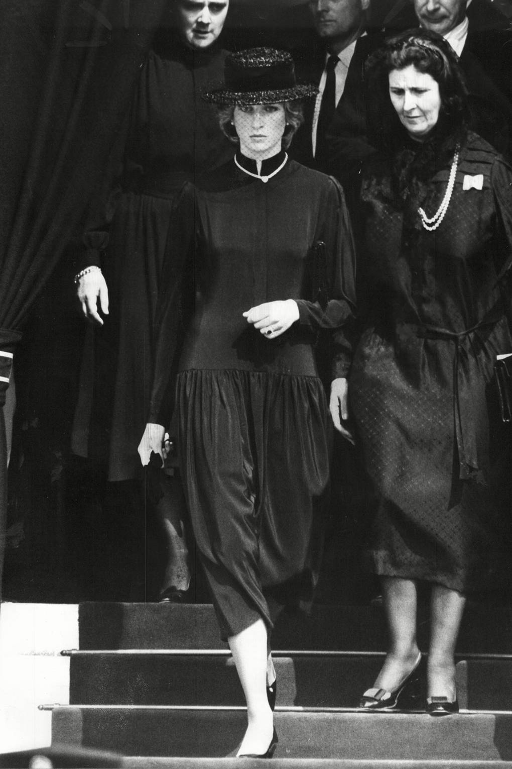 A Look At Royal Mourning Fashion & Funeral Outfits Throughout History ...