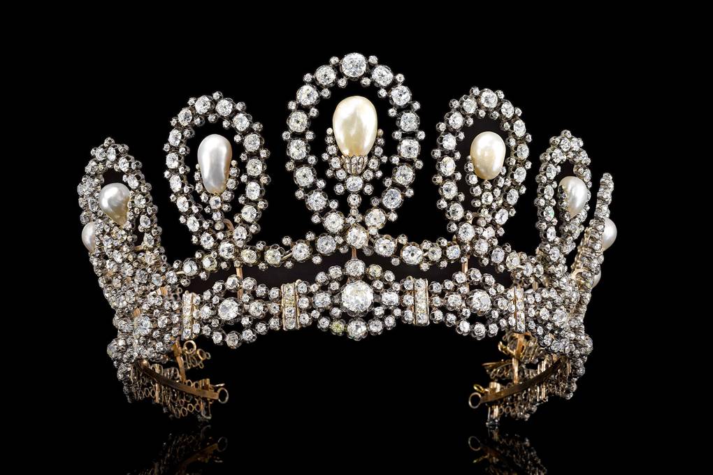 Try on this £1 million tiara that once belonged to the Italian Royal