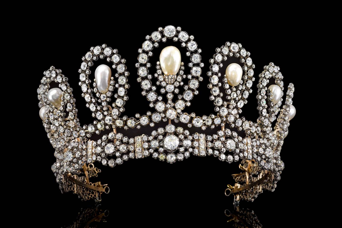 Try on this £1 million tiara that once belonged to the Italian Royal ...