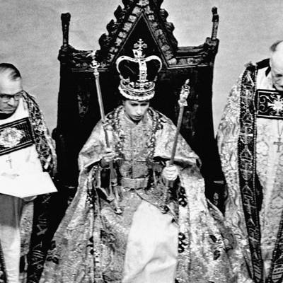 Queen Elizabeth II coronation pictures & dress - Coronation day June 2 ...