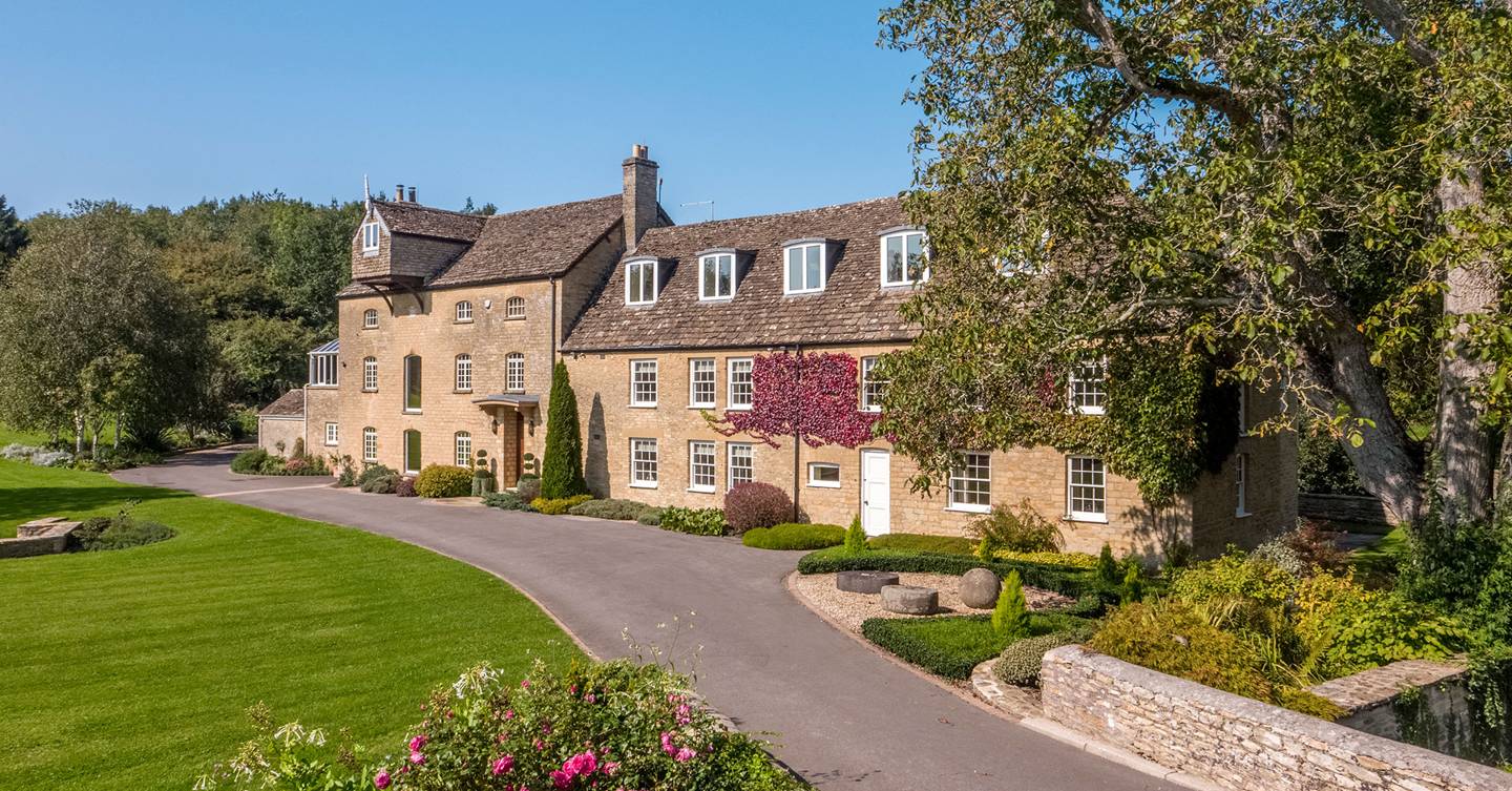 Garsdon Mill, Formerly Owned By Aristos, Is Up For Sale In The Cotswolds - Vimarsana News