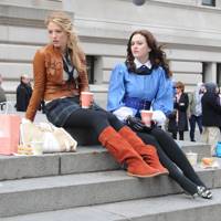 Blake lively y leighton meester en el set de gossip girl, 2008