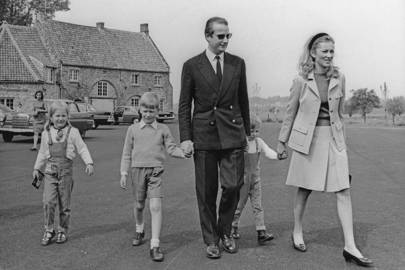 El rey Alberto II de Bélgica con la reina Paola y sus tres hijos, la princesa Astrid, el príncipe Phillip y el príncipe Laurent en 1967.