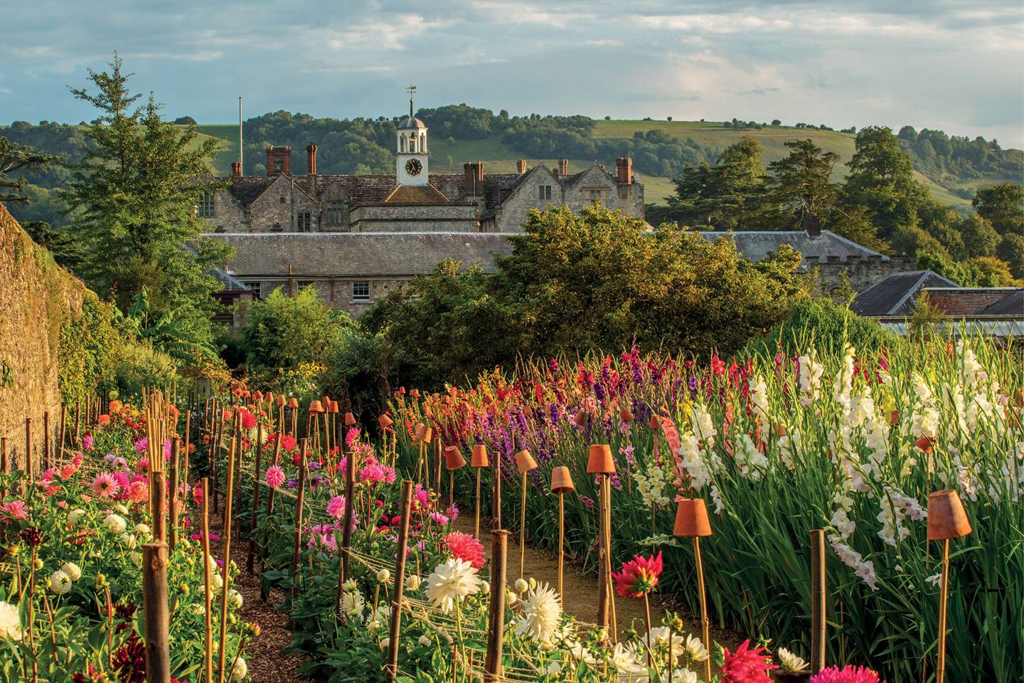 English Gardens: From the Archives of Country Life Magazine – Book