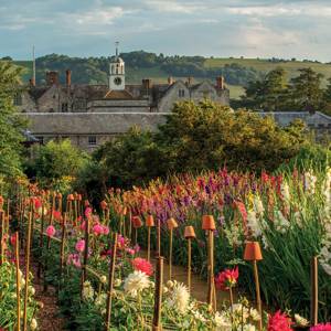 English Gardens: From the Archives of Country Life Magazine – Book