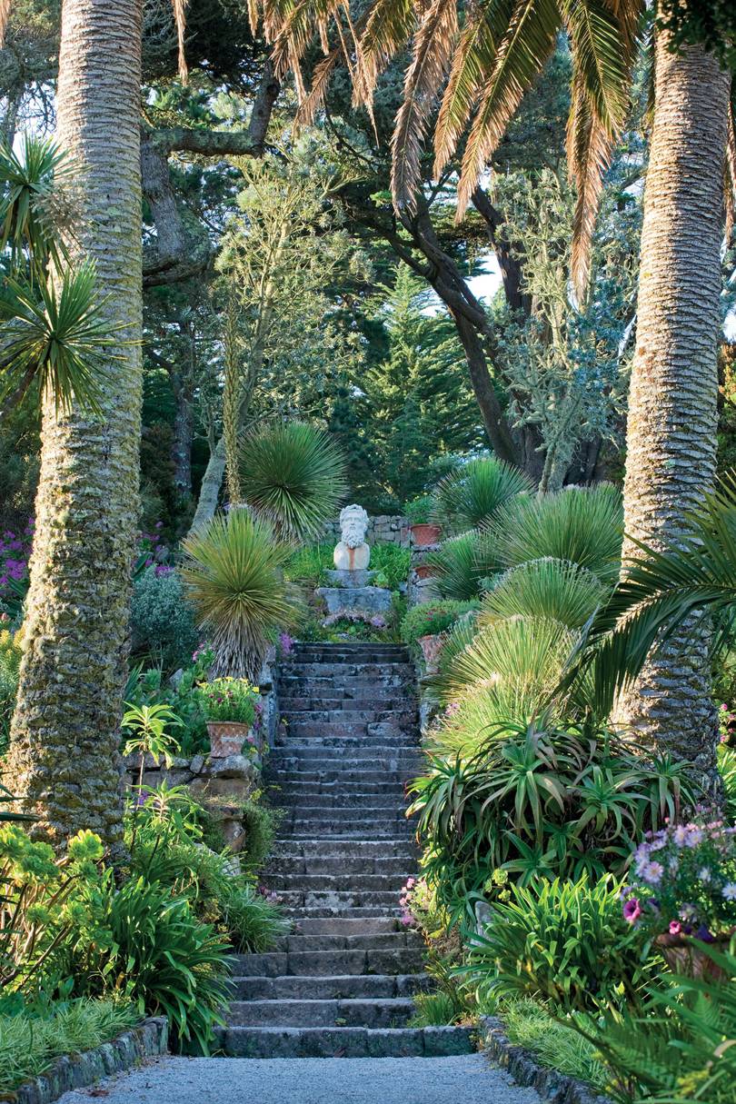 English Gardens: From the Archives of Country Life Magazine – Book