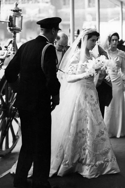 queen elizabeths wedding dress