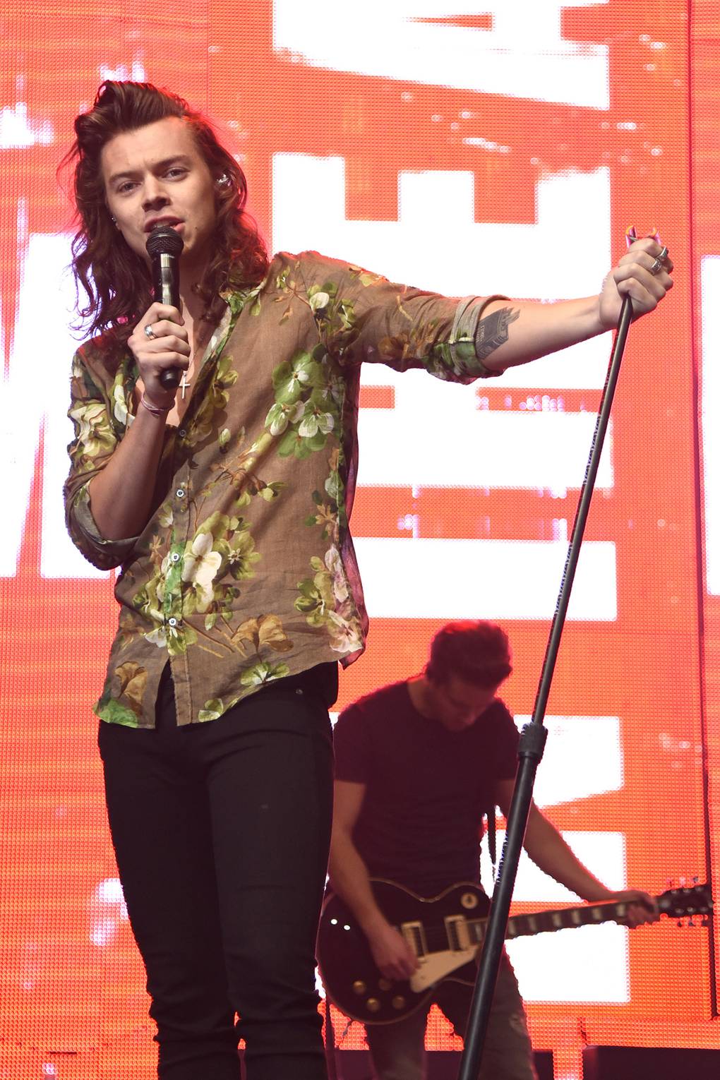harry styles outfits gucci