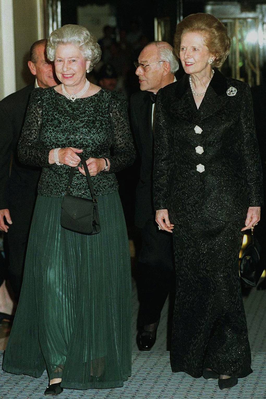 The Queen & Margaret Thatcher's Relationship: The Crown Season 4 ...