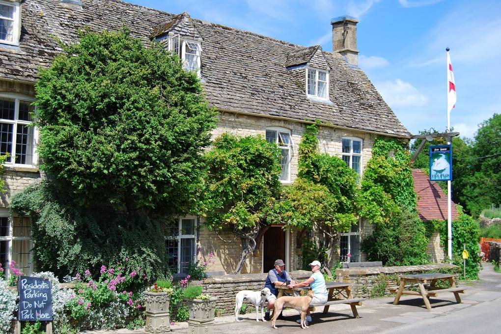 Best country pubs UK posh pubs & prettiest pubs in Wiltshire