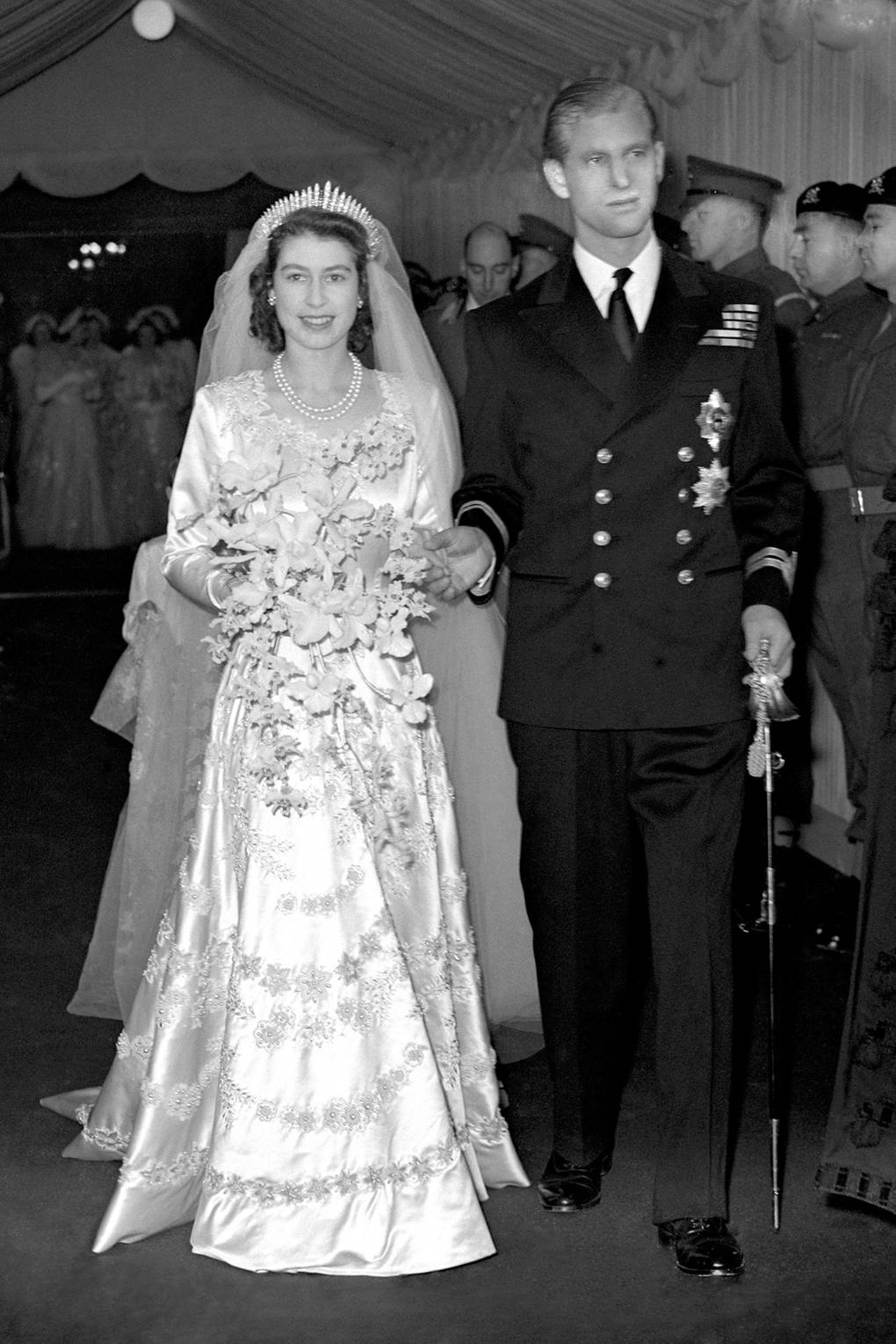 8 iconic royal dresses - amazing royal dresses - dresses worn by